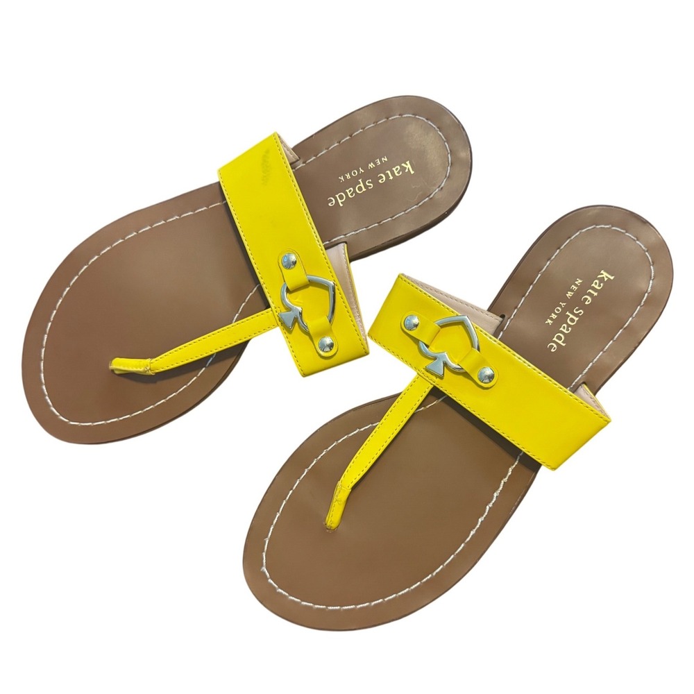 Kate Spade New York Yellow Strap Silver Heart-shaped logo Sandal Thong 6.5M NWOT
